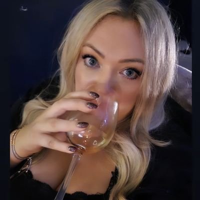 EimearLawlor's profile picture. Here for the carnage!