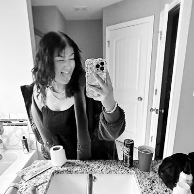 brookwettstain's profile picture. climb right in, lemme break ur heart; T🖤