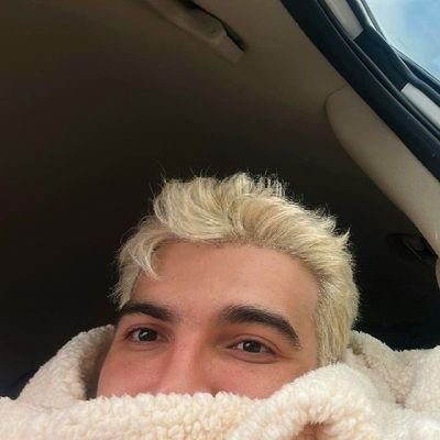 whosnikolly's profile picture. lost in the labyrinth of my mind.