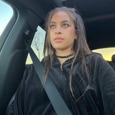 Julipaynee's profile picture. 