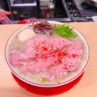 純豚骨背脂らーめん「背脂チャチャチャ」琉大北口前店！上質な背脂と12時間煮出し続ける濃厚な塩豚骨背脂らーめんに豚肩ロースのレア焼豚やミカンの味玉、シビ辛らーめんなど多数ご用意！限定麺などアップします！ ★11時〜21時 ★ 沖縄県宜野湾市我如古2-12-6 ★定休日/無し ★駐車場/表3台/裏4台