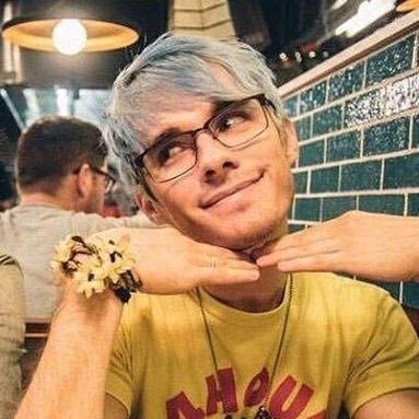 #PARXTWT // #1 blue hair awsten Stan🙏 // mw @LOWKEYASBELL // lasik number one HATER.