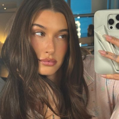 Isaasantt_'s profile picture. 