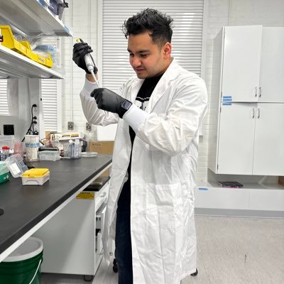 University of Toronto PhD Candidate in Biomedical Engineering  studying nanotechnology 🧬| Books📚 & Podcasts 🎙️ | Music🎸🎤 | Blogging✍️ @ Grow As We Go