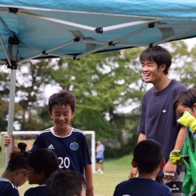 アレスアスナロFCコーチ ⚽️ 元スペインリーグtercera RFEF でプレー 🏟️過去、不登校だった経験があり、今現在自分の過去の経験をSNSやYouTubeなどでも発信しています！👇WEBからSNSのリンクに行けます！質問があればお気軽に！よろしくお願いします！