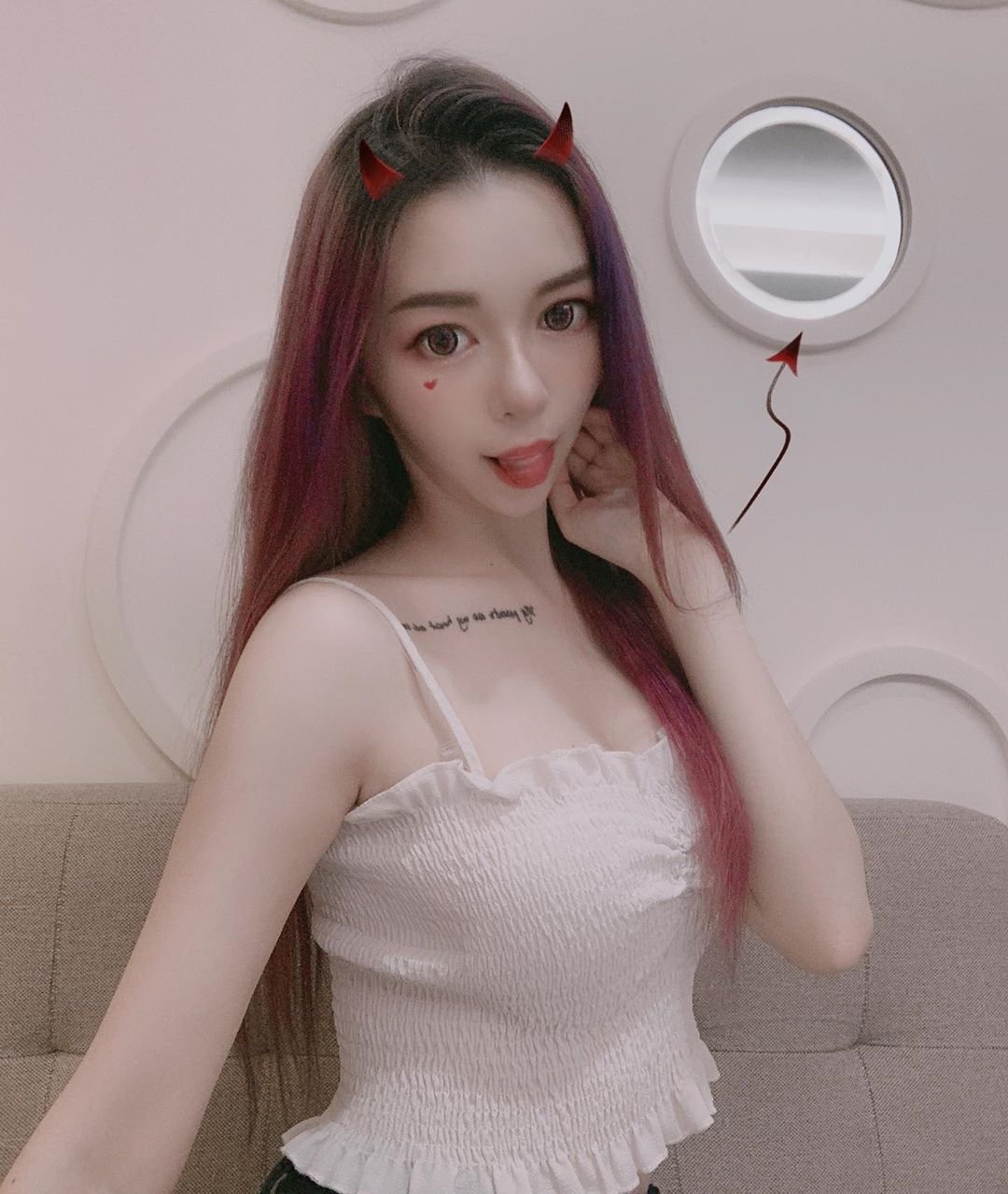 전직 여성이 남편과의 관계를 끊은 후 성적 유혹에 빠졌습니다. 캐주얼한 친구를 찾고 있습니다. 함께 신나는 시간을 보내고 싶으신가요?