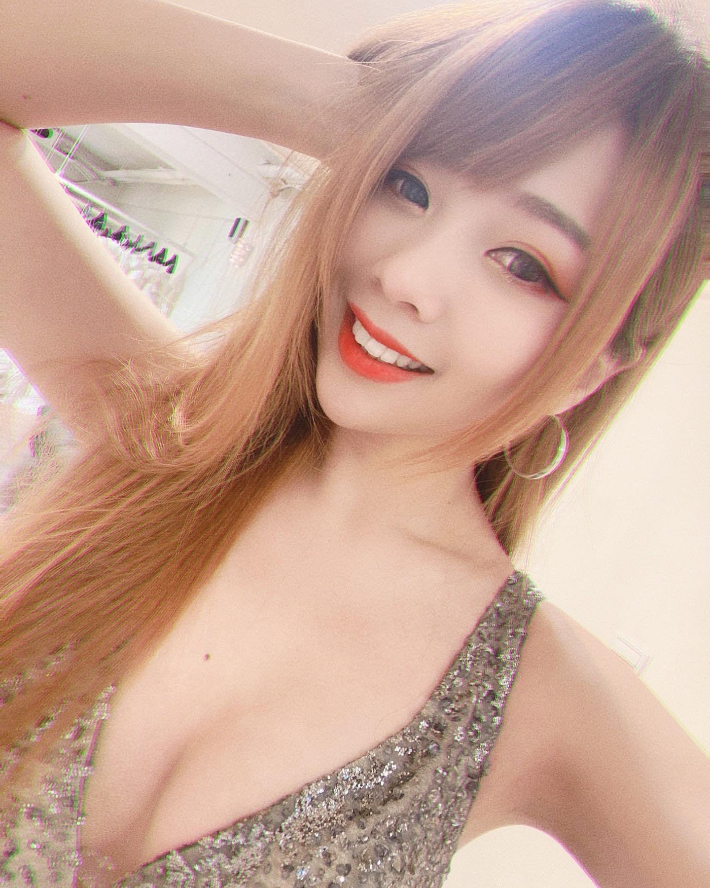바쁜 일상 속에서 섹스는 나에게 활력을 불어넣는다. 내 친구들도 그 가치를 아는 것 같습니다.