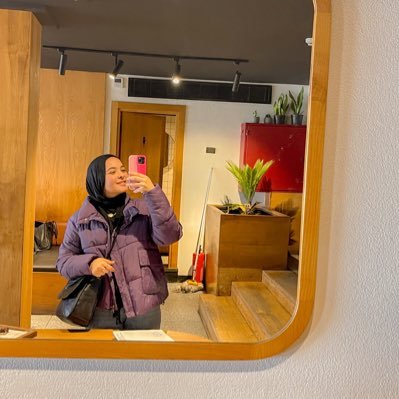 mayghanem225's profile picture. إن الإنسان ليُناضل في الدنيا ألف عامٍ في سبيل الوصول إلى مسارٍ واحد: مُستقِرٌ آمن، يمشي فيه مُطمئنً