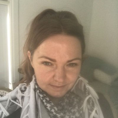 mandymettle's profile picture. She/her
