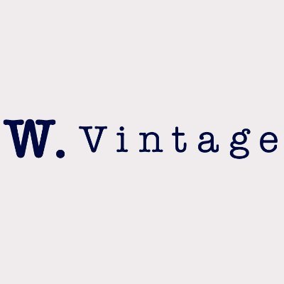 Curated vintage for the modern woman
Handpicked clothing & accessories
Visit our online store