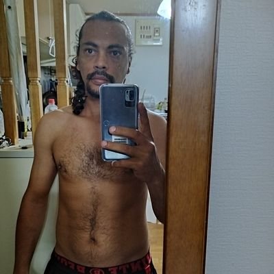 Brazilian currently living in Japan, I speak Portuguese, English, Spanish and I'm learning Japanese, looking for new friends.