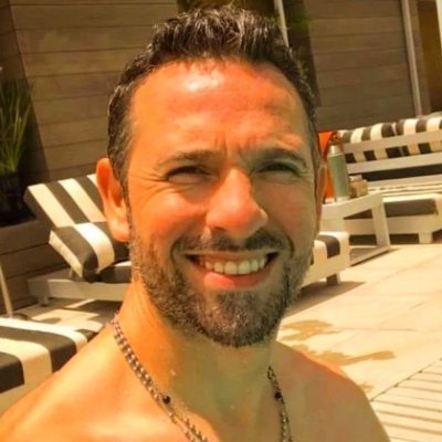 AndersenJu12125's profile picture. Coiffeur✂️ @lorealpro M:8129 cuts and styles 
Hair Trend image advisor 
Turn: 9hs a 21hs 💳  
Ⓜ️ @parisfashionweek @fashionweek @nikerunning