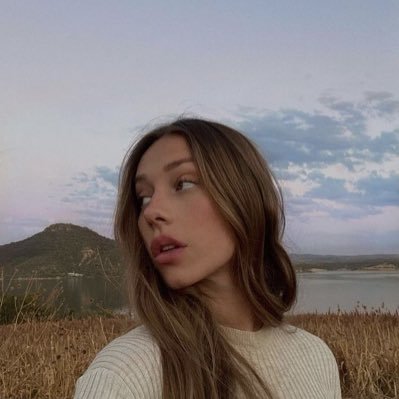 iskadumpy's profile picture. lmao, get out.
