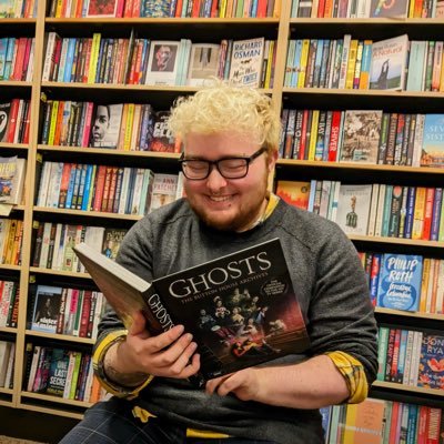 22 || Senior Bookseller living in London 🏳️‍🌈🏳️‍⚧️ | anime, six idiots (MET 5/6!!), critical role, books, musicals|| 💉- 13/9/19, 🔪- 10/5/22