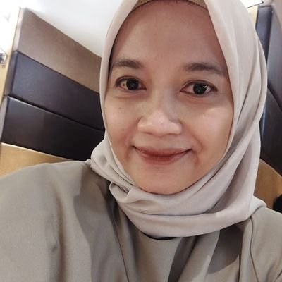 Mother of two.
Spill & Review/ Lifestyle