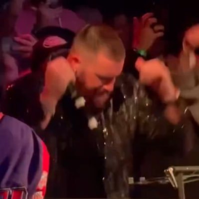 the same video of travis kelce dancing to different songs.