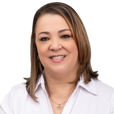 Chef de profesión. Comprometida con la familia y los valores.