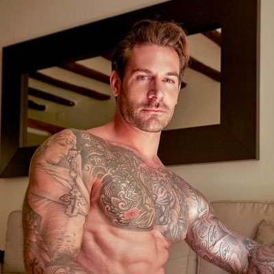 Fan page for @papikocic 🥵 a 6”2 Bi sensual DOM! I love the way he fucks! OF link https://t.co/pLfxpC1w3D