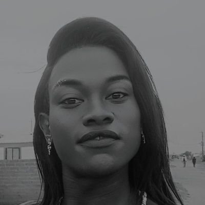 HlonnyMoiloa's profile picture. what you see is what you get 🥂