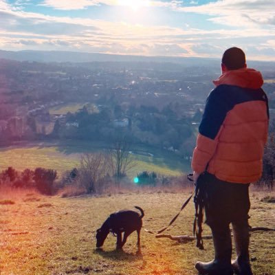 Dog owner, @Arsenal supporter. #Bitcoin Hodler, Mid Sussex Under 12’s Chess Champion 1998 - 🇩🇿