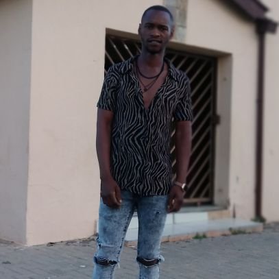 MxolisiSibisi4's profile picture. Airmax OOO 2.0 
King sneakers 
Thrones Record
Music is my life 
What you see, what you get