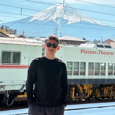 Foneseries's profile picture. Be a hero