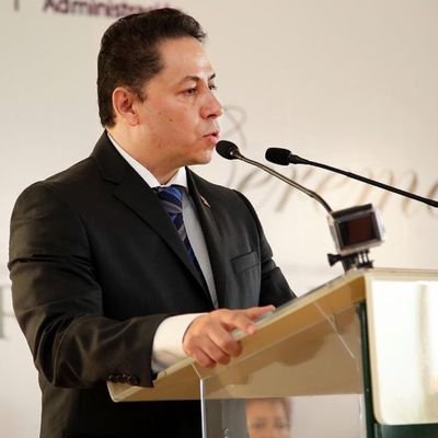 Papá de una princesa👸 y 3 perritos 🐶
Abogado, Master en Admón. Publica y en Admón. de Instituciones Educativas.👨💼⚖
Corredor por pasión🏃♂️🏅