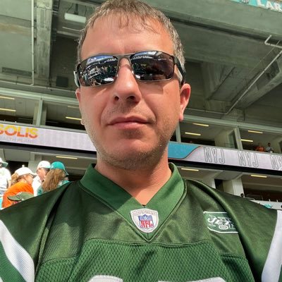 Former host of the Davecat podcast @davecatpod ...Father. Huge Sports fan. In order: NY Jets, Florida Gators, Lebron James.