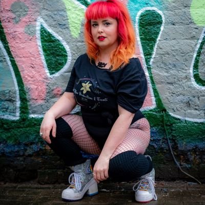 Burlesque performer, producer, teacher. Life model, lover of pinup and all things body confidence