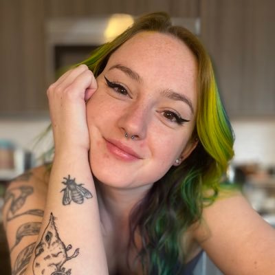 Naked Canadian weirdo | they/them | 28 | See more of me: https://t.co/VycXZO4lbe 🖤 https://t.co/cFJmJh4Rex 🖤