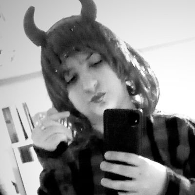 Lexiz2411's profile picture. 