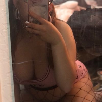 I’m 20!💋18+ I’m just a girl who loves to get naughty and want people to watch , I love cooking and cocks!and maybe even pussy!grab that cock and cum find out
