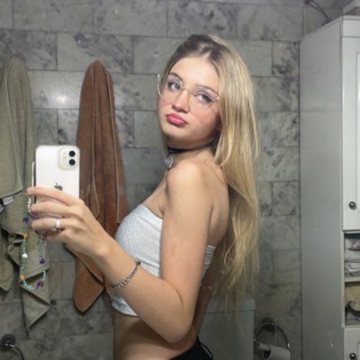 LuSulmona's profile picture. 111 todos tontos menos yo