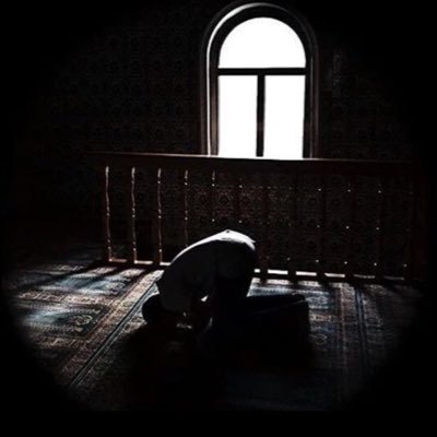 مات أخي وأنتزع مني شيئاً عظيماً ولا أملك غير الدعاء له بالرحمه! يارب بقدر حبي وأشتياقي له أدخله فسيح جناتك، كلما مررتم من هنا إجعلوا لـ فقيد قلبي من دعائكم نصيب