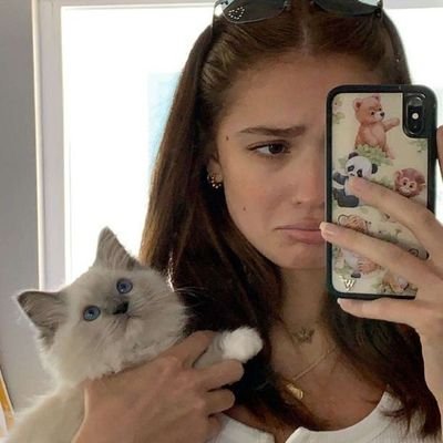 BOOKSbot_'s profile picture. ☆ cuenta dedicada a subir frases de libros                  
         •Alerta Spoiler ¡! •