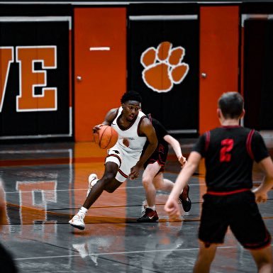 6’2 Combo Guard/Forward Senior For Oak Grove HighSchool🧡🖤