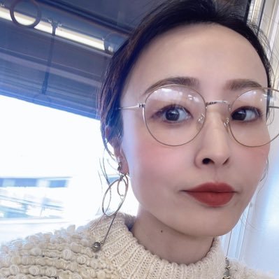 kingstrawberry's profile picture. 内面と外見から最高に輝く 「魅せるメイク×心理学」講座 主催 /成功者や人生プラス領域の人が 地味に悩むモヤモヤ解消の専門家 ⁡ /TV CM等撮影ヘアメイク歴16年 /メンタルノイズ心理カウンセラー＆コーチング