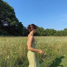 Rowena094535230's profile picture. 