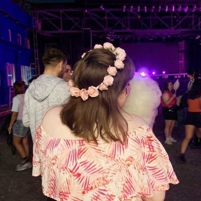 ArisioCande's profile picture. Aquí no, chikistrikis ♥️
Rhysand mi religión 🩷 Jacks 🤍 
Personaje que elijo como Fav, personaje que muere.