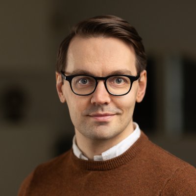 Jakob is a developer. A developer of business, people and software in startups, music, math and finance.