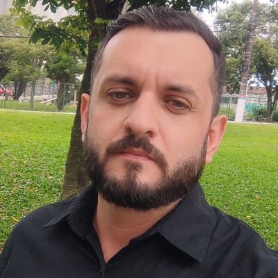 👨‍🎓 Jornalista pela UFSC
🖥️ Assessor parlamentar
🧔🏻 Gay, Petista e Tuiteiro