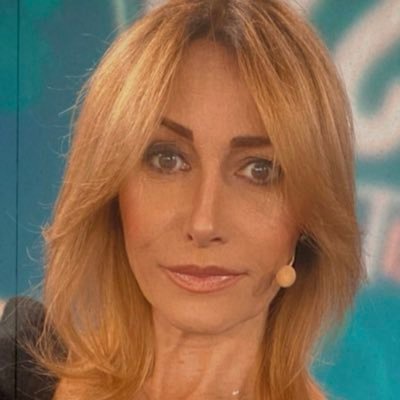 Mamma di Manuelpietro, conduttrice televisiva, scrittrice e psicologa.