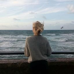 Zara611587's profile picture. 