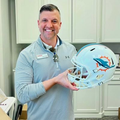 Avid Fins fan, @MiamiDolphins, CHRISTian, husband, father to two beautiful kiddos, REALTOR®️, 🇺🇸, #FinsUp #GoGators 🐊