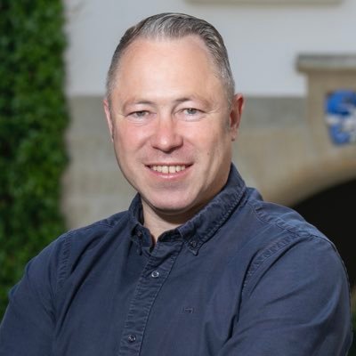 „Das Geheimnis des Glücks ist die Freiheit, das Geheimnis der Freiheit aber ist der Mut.“