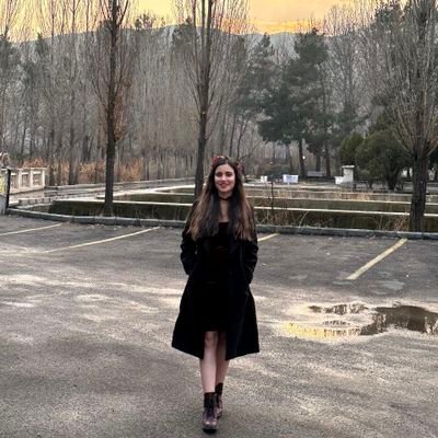 mahsassbbnn's profile picture. سوجی، همه آدم‌های شهر میدانند که تو دیوانه‌ای، خودت میدانی؟