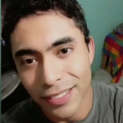 Elamodelafront's profile picture. -Estudiante de Historia
-Amante del cine
-Politologo de escritorio