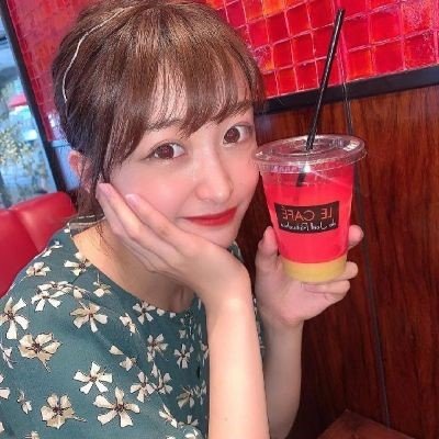 TT9872446970477's profile picture. 日中は清楚な受付嬢してます。エッチなことつぶやくので苦手な人はごめんなさい....  フォロワーさんに📧するよ🌟最近はコスプレして一人で触るのにハマってます💗