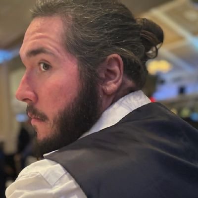 Riley_G_'s profile picture. WIU alum '16 '21 | History and Wine Enthusiast l