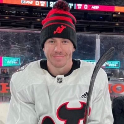 → all things #njdevils and #sjsharks found here:) → @JSNSPORTINGNEWS ✍️ 🏒// @psf_app 🎤🎥 occasionally i tweet about #RepBX and #F1